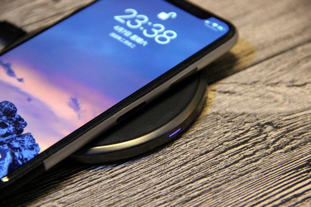 iPhone X支持无线快充，沐鸣27.5W无线充电器数据实测