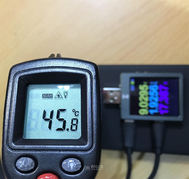 沐鸣210000mAh无线充电宝全评
